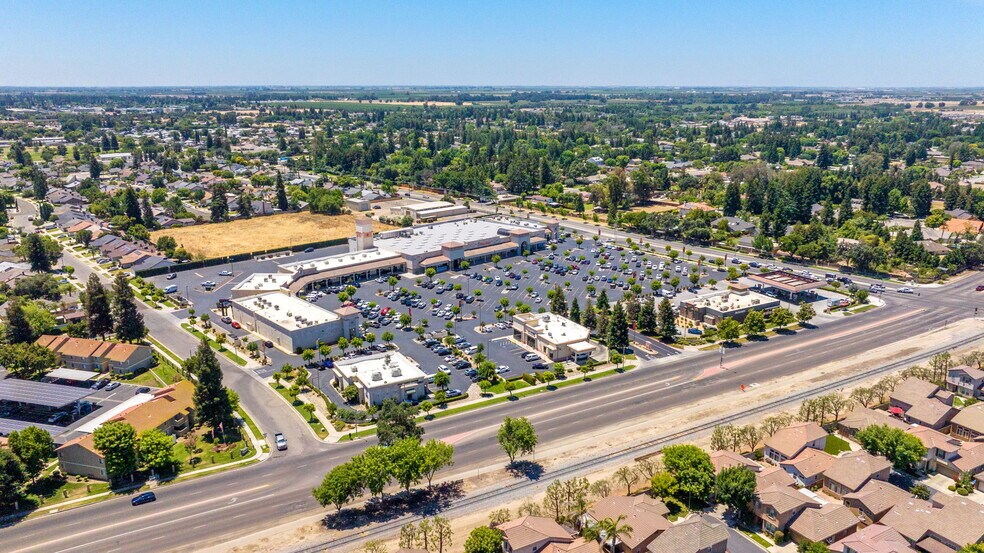 More Photos Of 5201-5211 W. Goshen Ave, Visalia Unknown For Lease