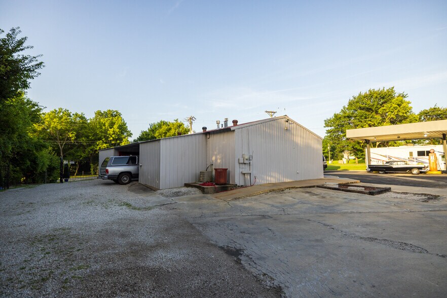 More Photos Of 23621 S State Route 291, Harrisonville Industrial For Sale