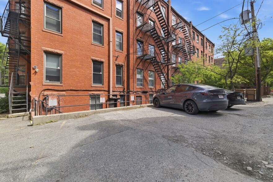 More Photos Of 1051 Beacon St, Brookline Medical For Sale