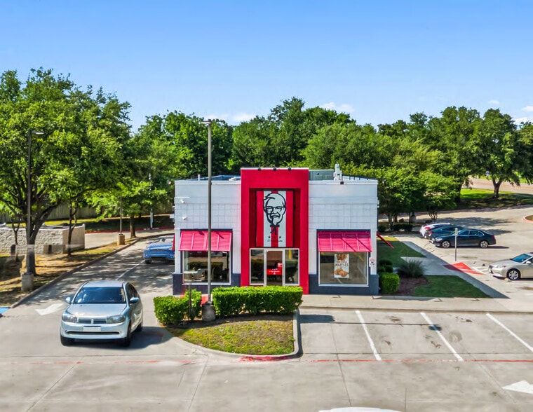 Primary Photo Of 5900 S Cooper St, Arlington Fast Food For Sale