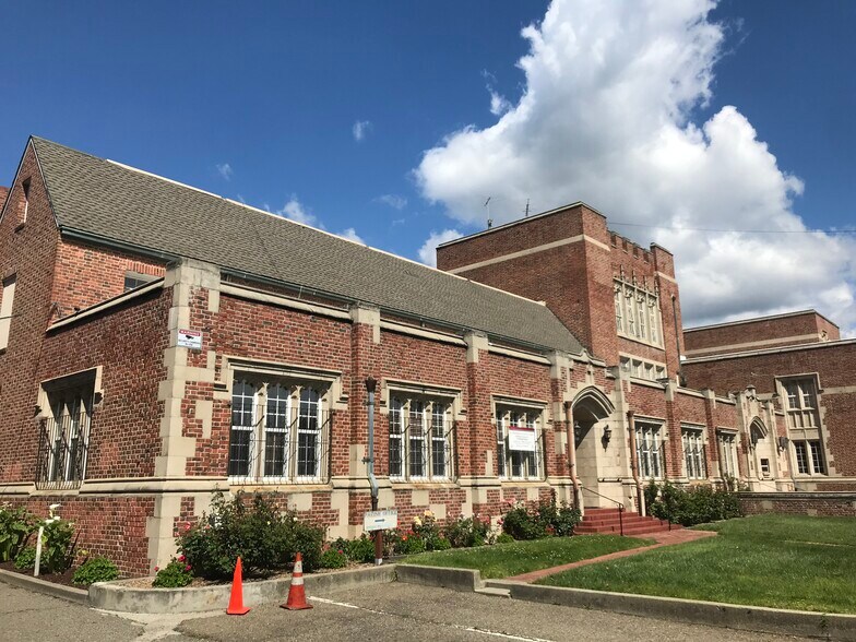 More Photos Of 2634 Pleasant St, Oakland Schools For Lease
