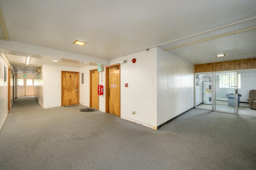 More Photos Of 229 E Monroe St, Carlton Apartments For Sale