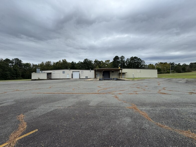 More Photos Of 1830 N Pine St, Vivian Distribution For Lease