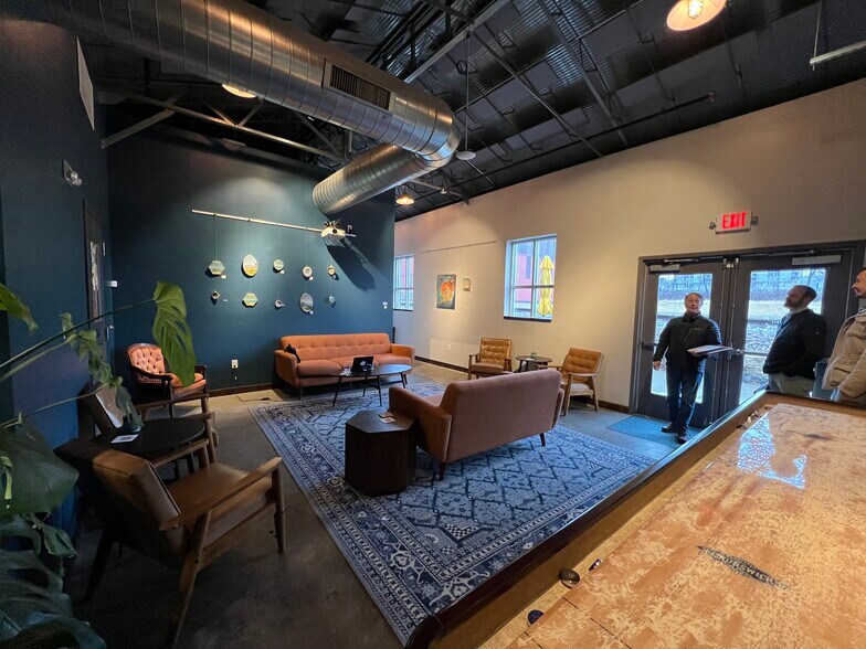 More Photos Of 1401-1431 Northern Ct, Madison General Retail For Sale