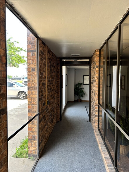 More Photos Of 1917 S Harvard Dr, Oklahoma City Office For Lease