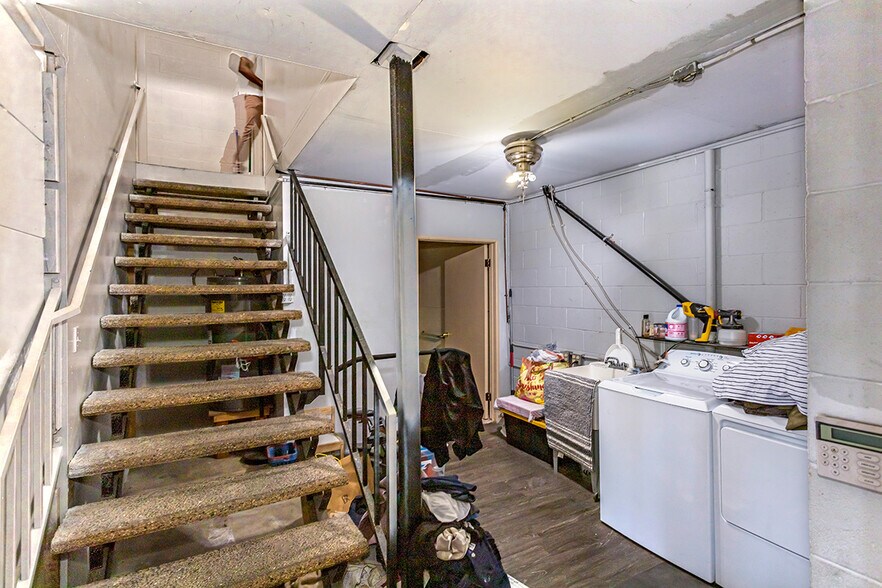 More Photos Of 12561-12563 Persing Dr, Whittier Showroom For Sale