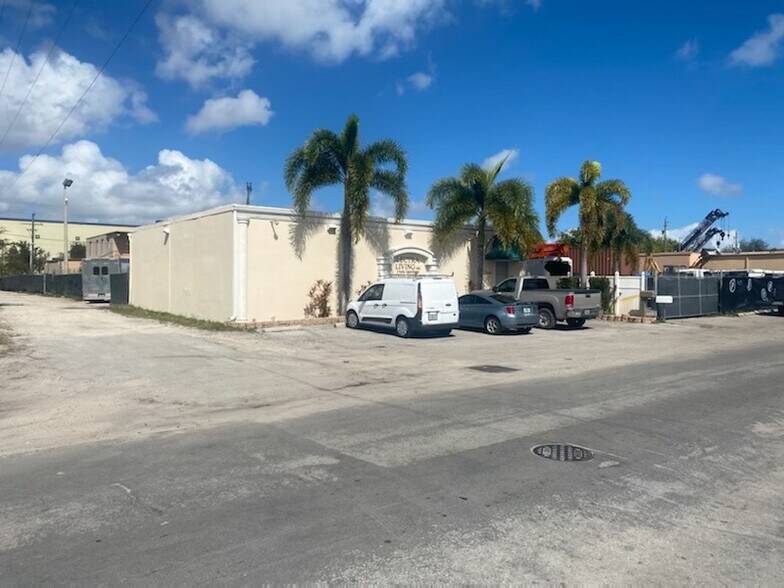 More Photos Of 2031 NW 22nd St, Pompano Beach Warehouse For Lease