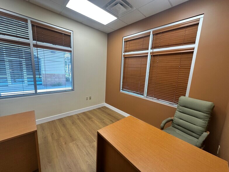 More Photos Of 15255 N 40th St, Phoenix Medical For Sale