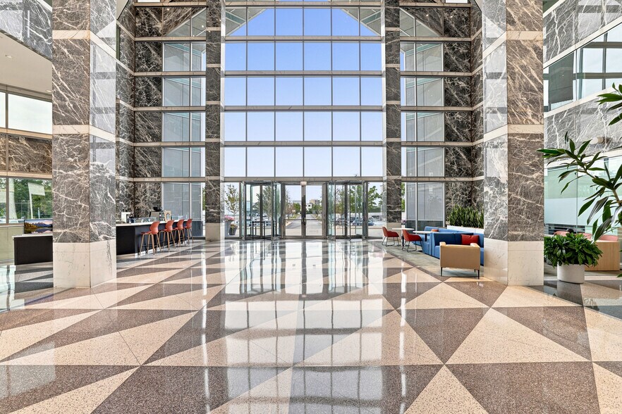 More Photos Of 1 Tower Ln, Oakbrook Terrace Office For Lease