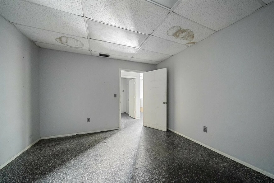 More Photos Of 2311 Whitfield Industrial Way, Sarasota Warehouse For Sale