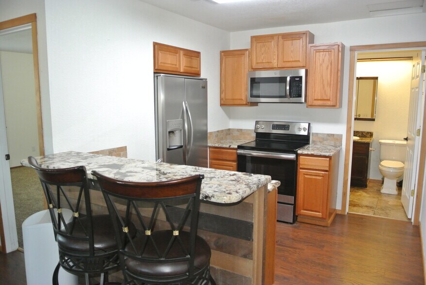 More Photos Of 108 E Hanley Ave, Coeur d'Alene General Retail For Sale