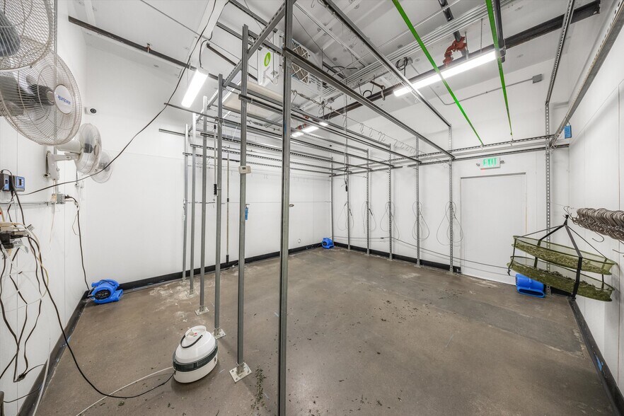 More Photos Of 44211 Yucca Ave, Lancaster Warehouse For Sale