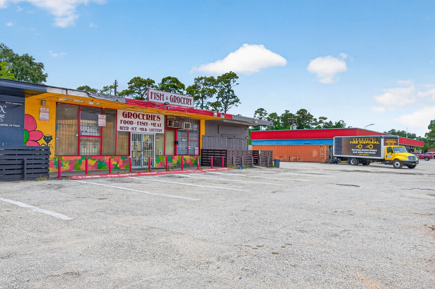 More Photos Of 11311 Homestead Rd, Houston Storefront For Sale