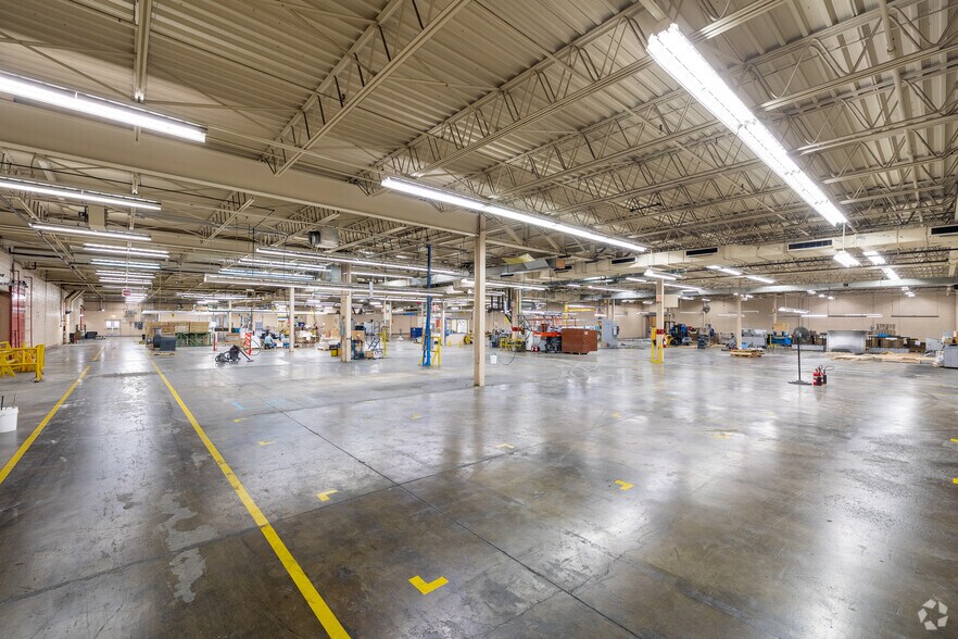 More Photos Of 200 Boul Grand N, Cowansville Warehouse For Sale