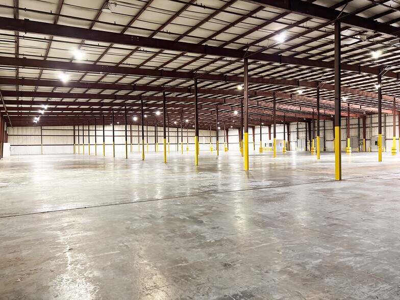 More Photos Of 419 York Southern Rd, Fort Mill Warehouse For Sale
