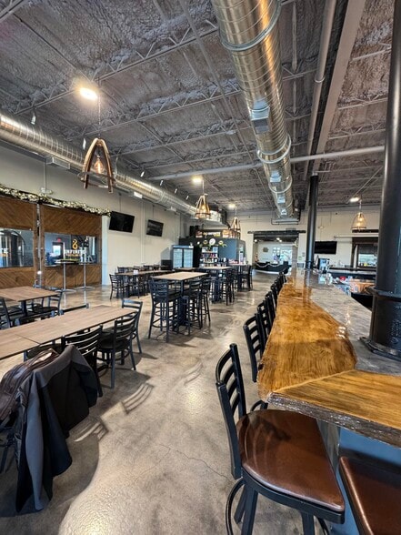 More Photos Of 235 NE Watula Ave, Ocala General Retail For Sale