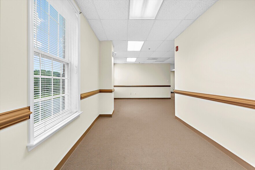 More Photos Of 601 7th St, Laurel Coworking Space