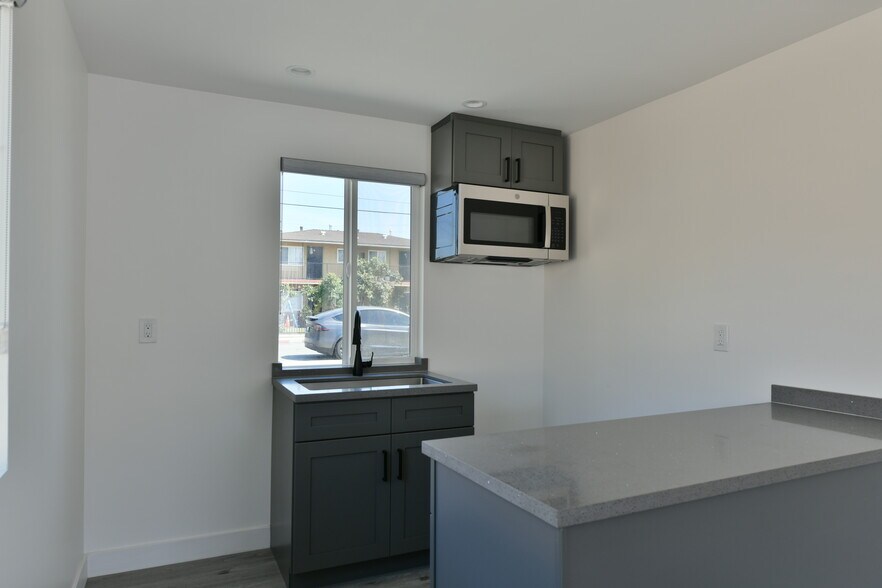 More Photos Of 6221 Corona Ave, Bell Apartments For Sale