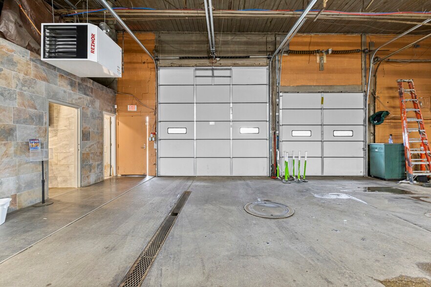 More Photos Of 8301 W Chicago, Detroit Flex For Sale