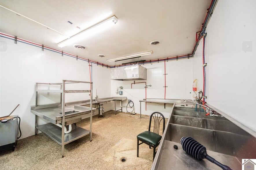 More Photos Of 7052 Benton Rd, Paducah Restaurant For Sale