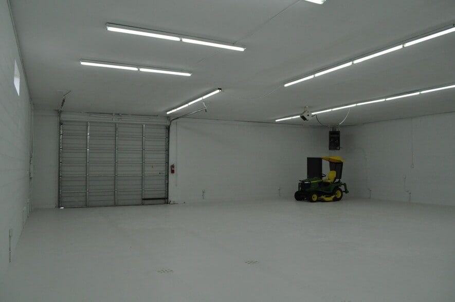 More Photos Of 4701 Hubbs Ln, Knoxville Office For Sale