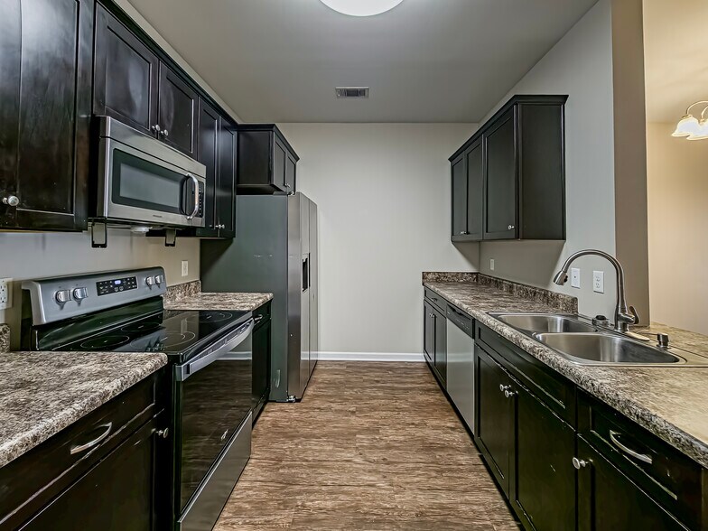 More Photos Of 615 Glade Fern Way, Tifton Apartments For Sale