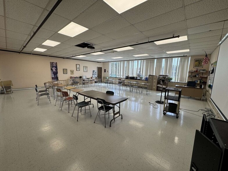 More Photos Of 360 Market St, Warren Schools For Sale