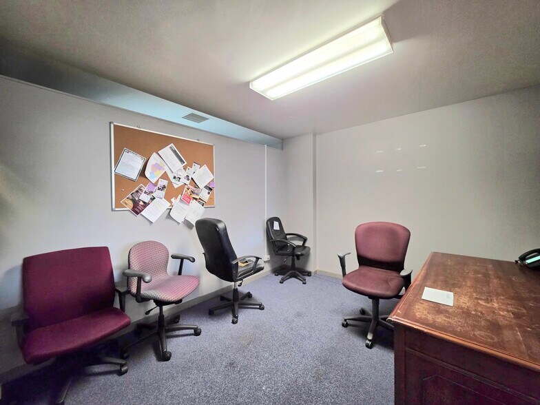 More Photos Of 1902 W Cermak Rd, Chicago Storefront Retail Residential For Lease