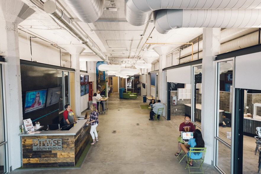 More Photos Of 700 Van Ness Ave, Fresno Office For Lease