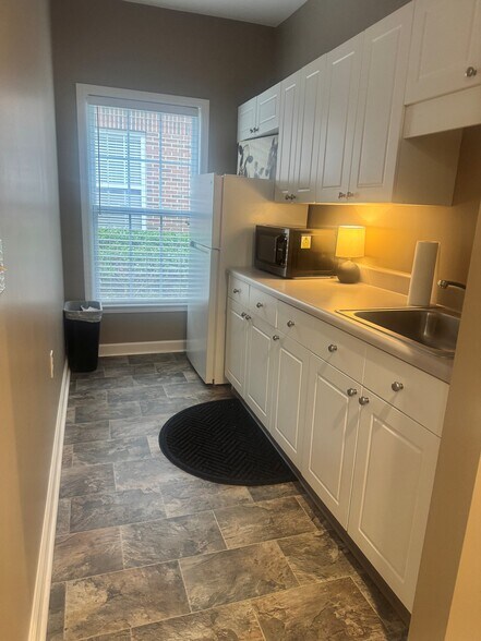 More Photos Of 105 Pelham Commons Blvd, Greenville Medical For Lease