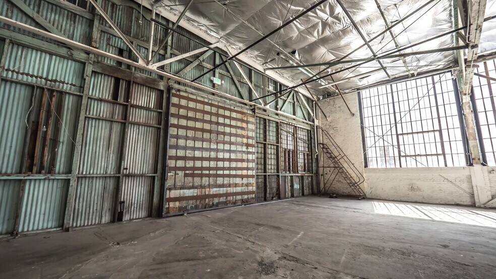 More Photos Of 6000 Avalon Blvd, Los Angeles Warehouse For Lease