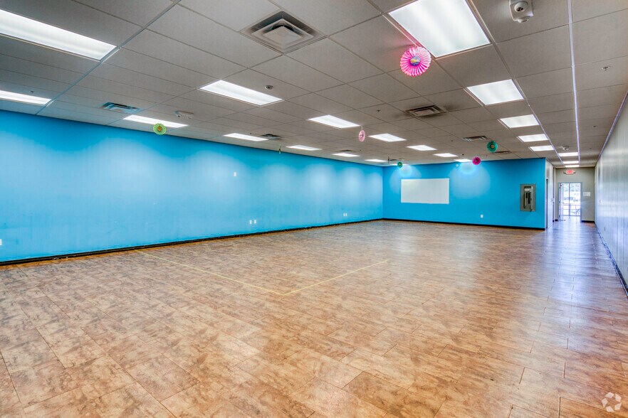 More Photos Of 1251 E Fowler Ave, Tampa Storefront For Lease