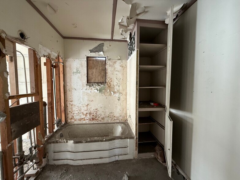 More Photos Of 83298-83420 Argus Ave, Trona Apartments For Sale