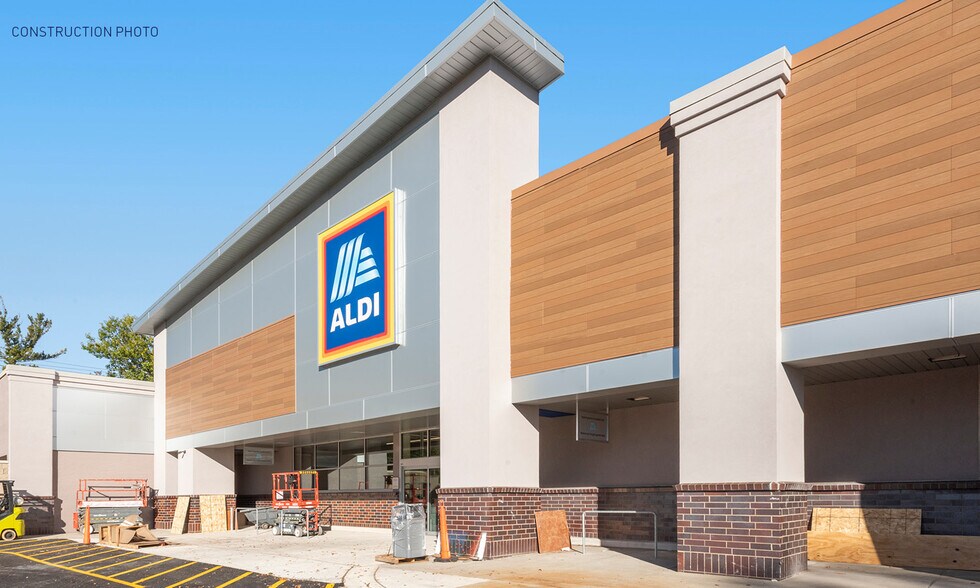 More Photos Of 215 S Harlem Ave, Forest Park Freestanding For Sale