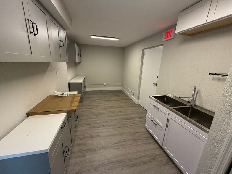 More Photos Of 13 SW 10th St, Deerfield Beach Flex For Lease