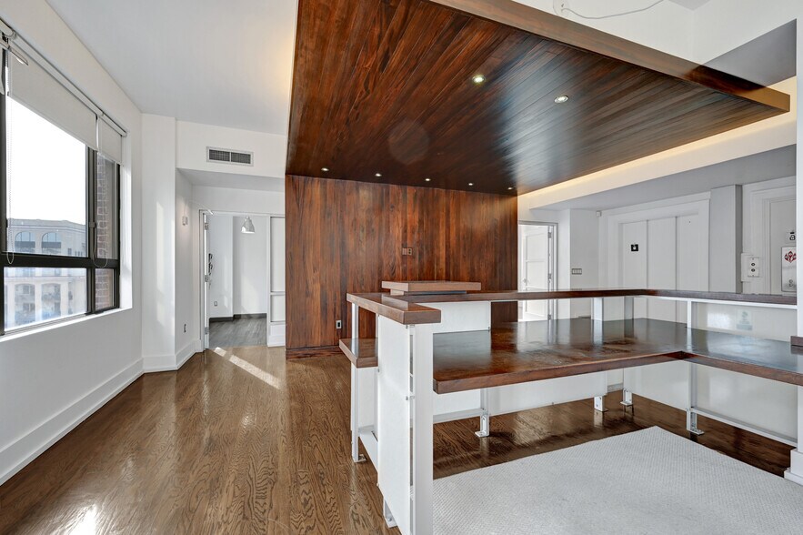 More Photos Of 101 W 4th St, Winston-Salem Office For Sale