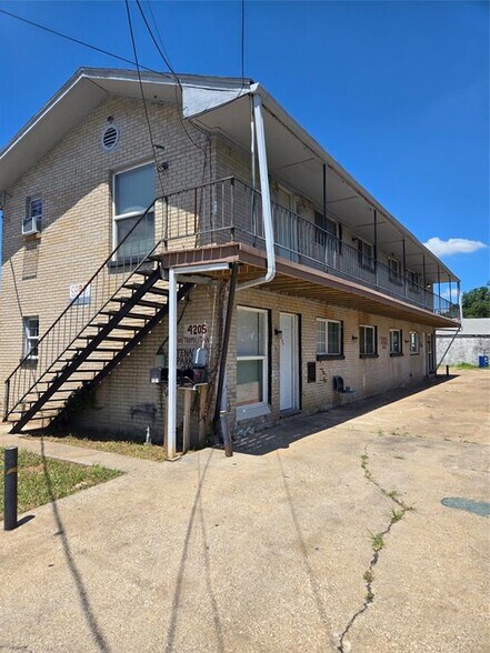 Primary Photo Of 4205 Metropolitan Ave, Dallas Apartments For Sale