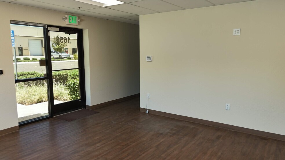 More Photos Of 1650 Olympic Dr, Turlock Warehouse For Lease