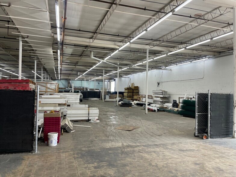 More Photos Of 5107 W University Blvd, Jacksonville Warehouse For Sale