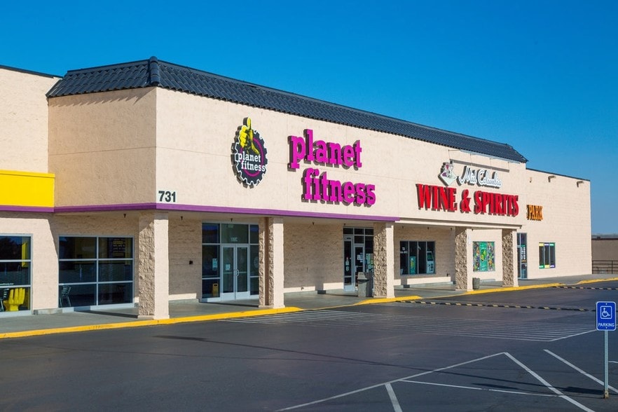 More Photos Of 731 N Columbia Center Blvd, Kennewick Storefront For Lease