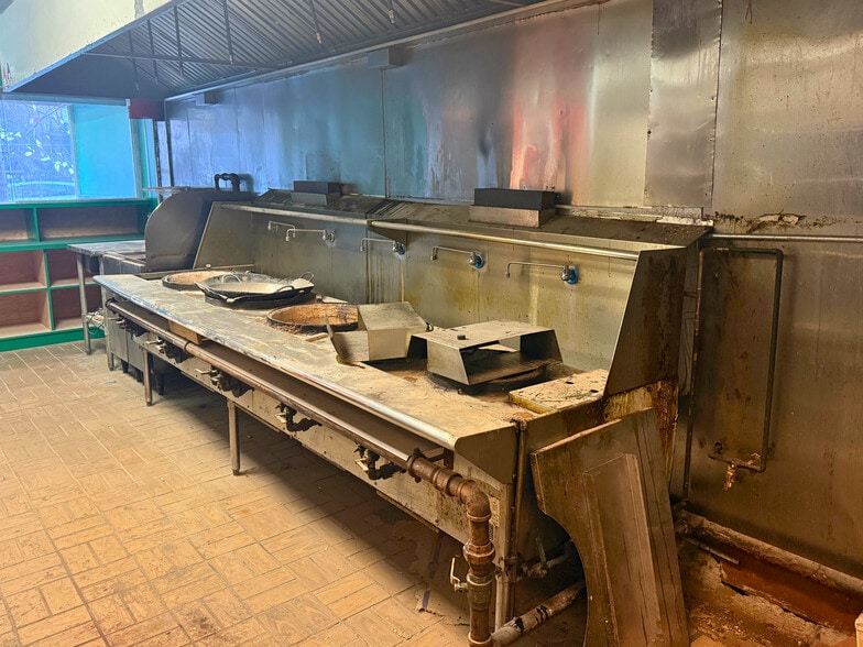 More Photos Of 133 E 157th St, Bronx Restaurant For Lease