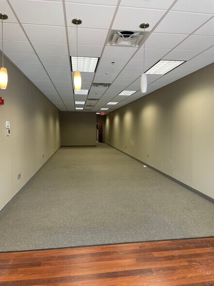 More Photos Of 570 Shelburne Rd, South Burlington Unknown For Lease