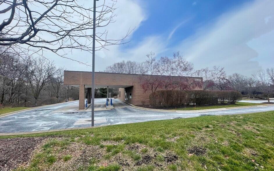 More Photos Of 23890 Novi Rd, Novi Bank For Sale