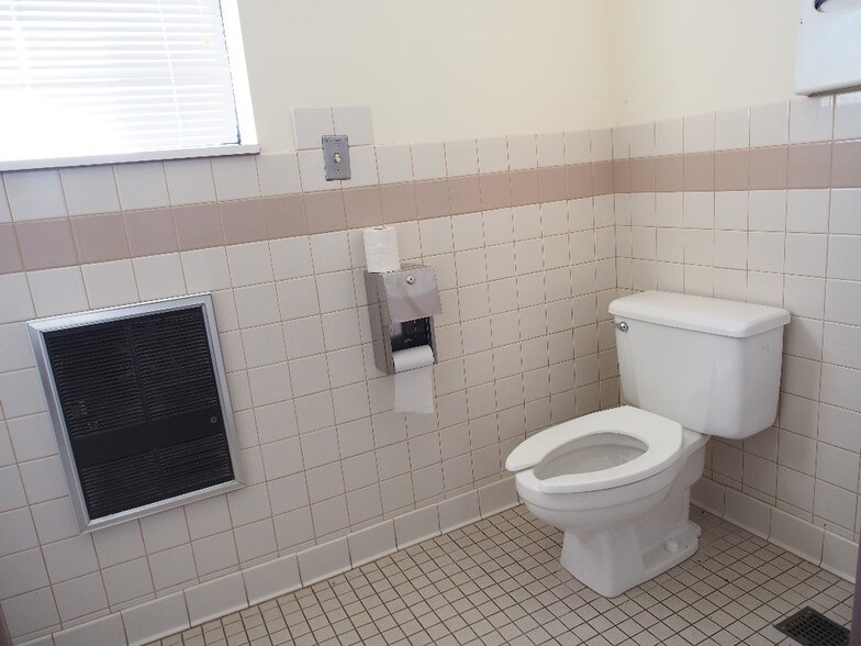 More Photos Of 329-331 S York Rd, Bensenville Daycare Center For Lease