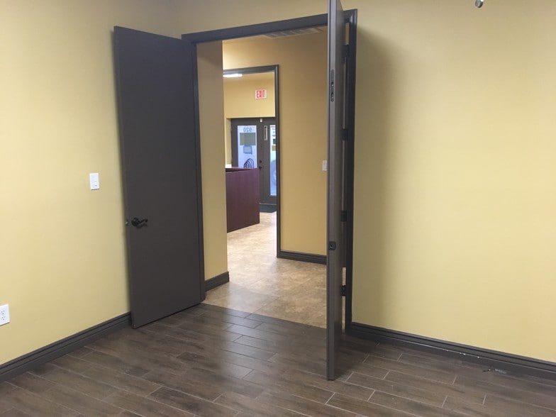 More Photos Of 920 E Main St, Mesa Office For Lease