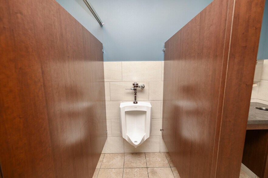 More Photos Of 13203 W 21st Ct N, Wichita Office For Sale