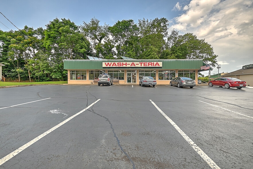 More Photos Of 245 Gate City Hwy, Bristol General Retail For Sale