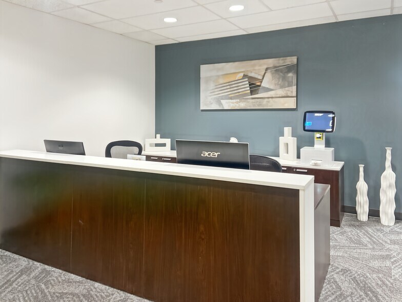 More Photos Of 11111 Katy Fwy, Houston Coworking Space