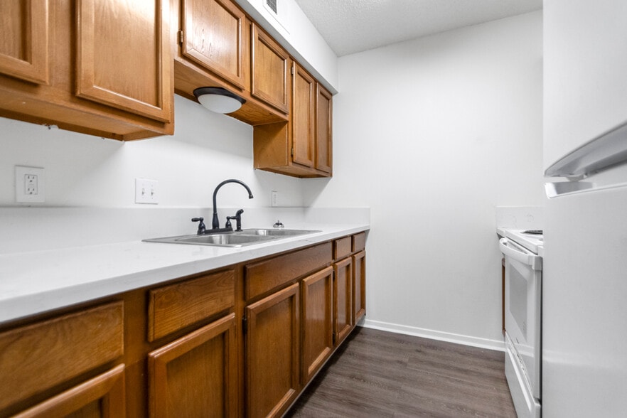 More Photos Of 1810 Bishop Rd, Bryant Apartments For Sale