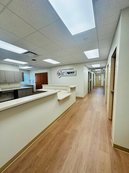 More Photos Of 206 W Main St, New London Medical For Sale